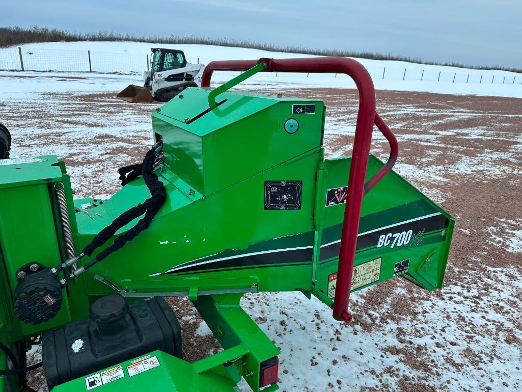 2016 Vermeer BC700XL portable wood chipper, Kohler gas engine, 6" feed opening, hyd roll feed,