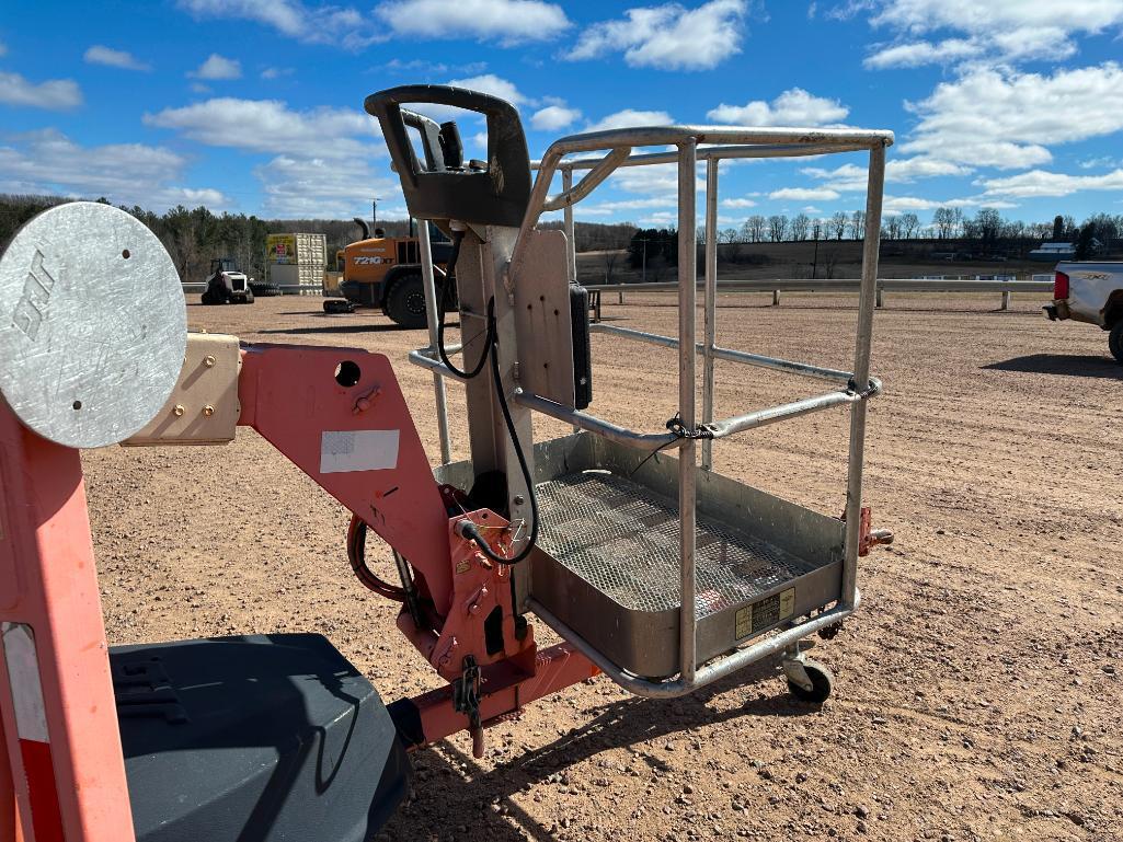 2006 JLG T350 electric powered towable boom lift, 35' lift, outriggers, ball hitch, operational, 597