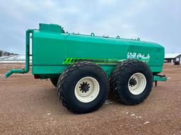 Houle EL-84-3000 3600-gallon manure tanker, 23x26 tires, tandem axle, 1000 PTO pump, rear discharge,