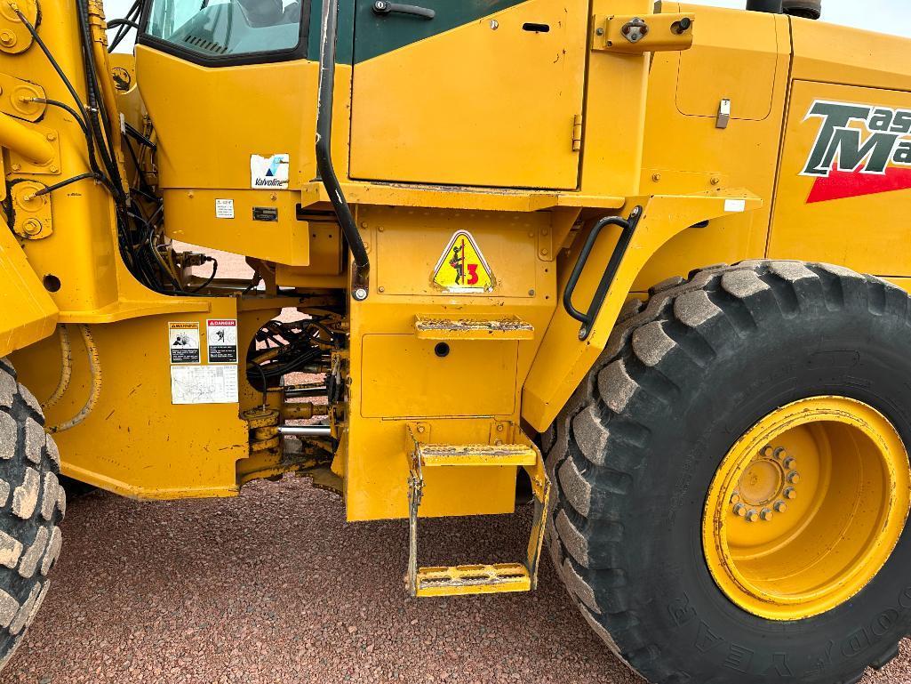 2002 Kawasaki 65TMV wheel loader, cab w/AC, 20.5x25 tires, 4-spd powershift trans, JRB quick coupler