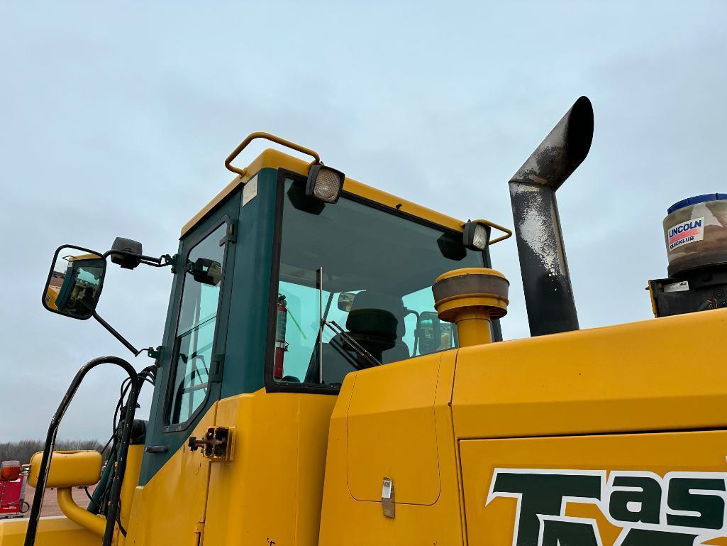 2002 Kawasaki 65TMV wheel loader, cab w/AC, 20.5x25 tires, 4-spd powershift trans, JRB quick coupler