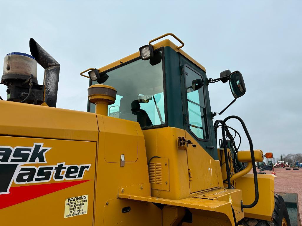 2002 Kawasaki 65TMV wheel loader, cab w/AC, 20.5x25 tires, 4-spd powershift trans, JRB quick coupler