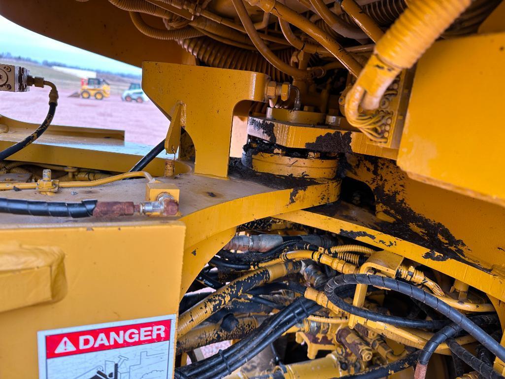 2002 Kawasaki 65TMV wheel loader, cab w/AC, 20.5x25 tires, 4-spd powershift trans, JRB quick coupler