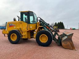 2002 Kawasaki 65TMV wheel loader, cab w/AC, 20.5x25 tires, 4-spd powershift trans, JRB quick coupler