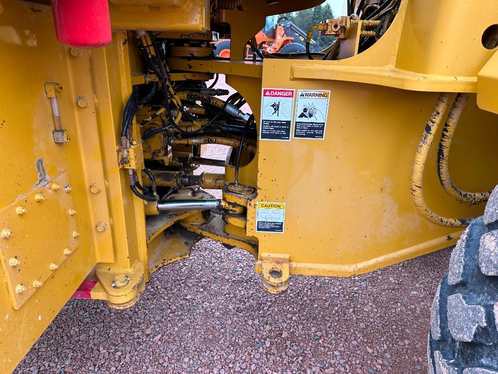 2002 Kawasaki 65TMV wheel loader, cab w/AC, 20.5x25 tires, 4-spd powershift trans, JRB quick coupler