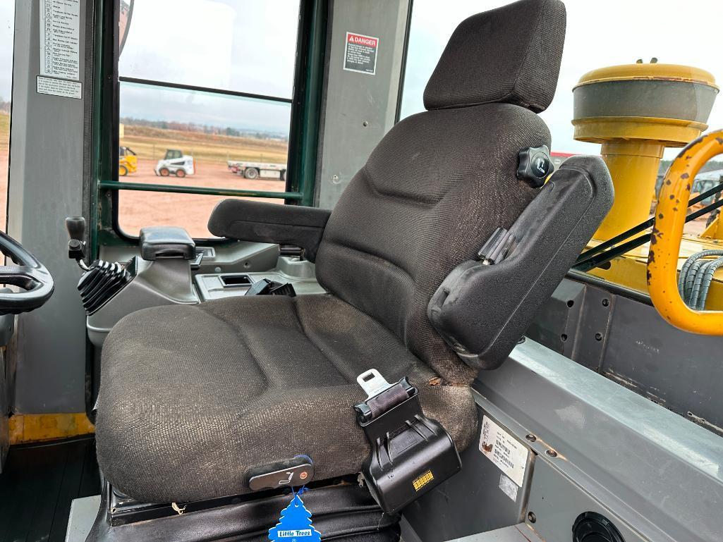 2002 Kawasaki 65TMV wheel loader, cab w/AC, 20.5x25 tires, 4-spd powershift trans, JRB quick coupler