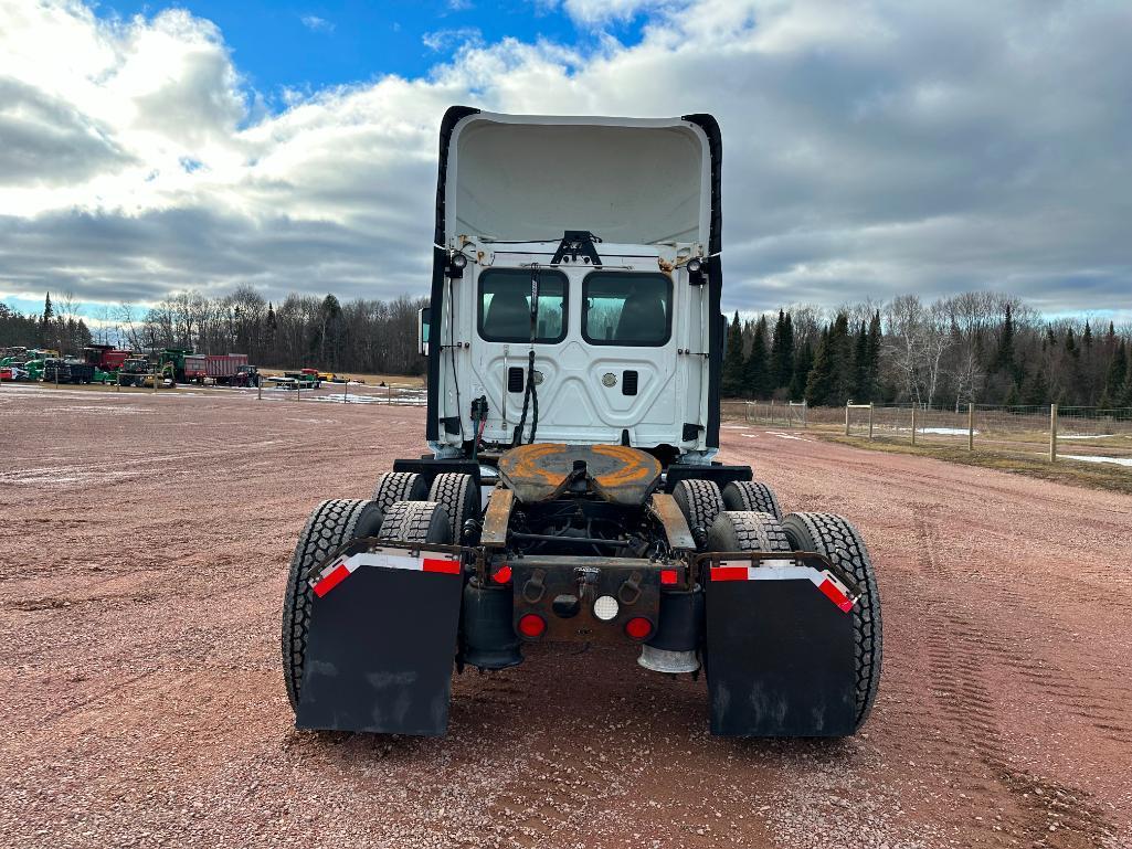 (TITLE) 2015 Freightliner Cascadia Evolution day cab truck tractor, tandem axle, Detroit DD15AT