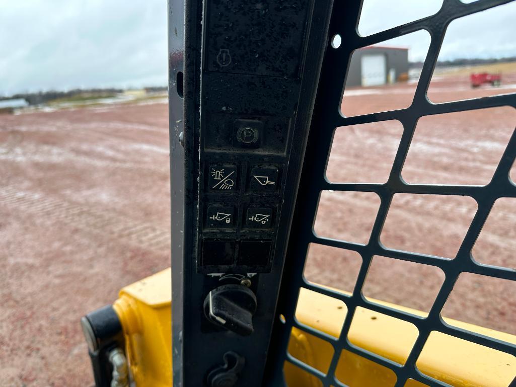 2018 Gehl R135 skid steer, OROPS, aux hyds, 10x16.5 tires, hand & foot controls, Yanmar diesel