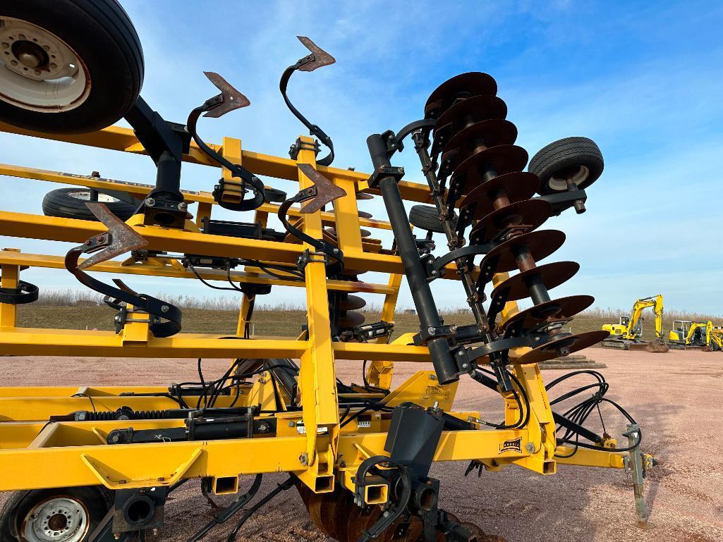 Landoll 850-22 soil finisher, 22', hyd depth controlled disks, 3-bar spike harrow, tandem base