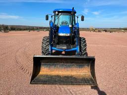 2007 New Holland TD95D tractor, CHA, MFD, New Holland 820TL loader, shuttle trans, 18.4x34 rear