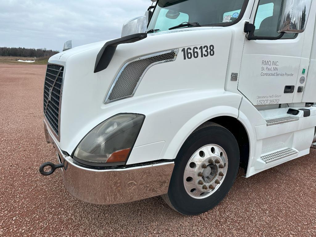 (TITLE) 2014 Volvo VNL64T day cab truck tractor, Volvo D13 @425hp diesel engine, auto trans, engine