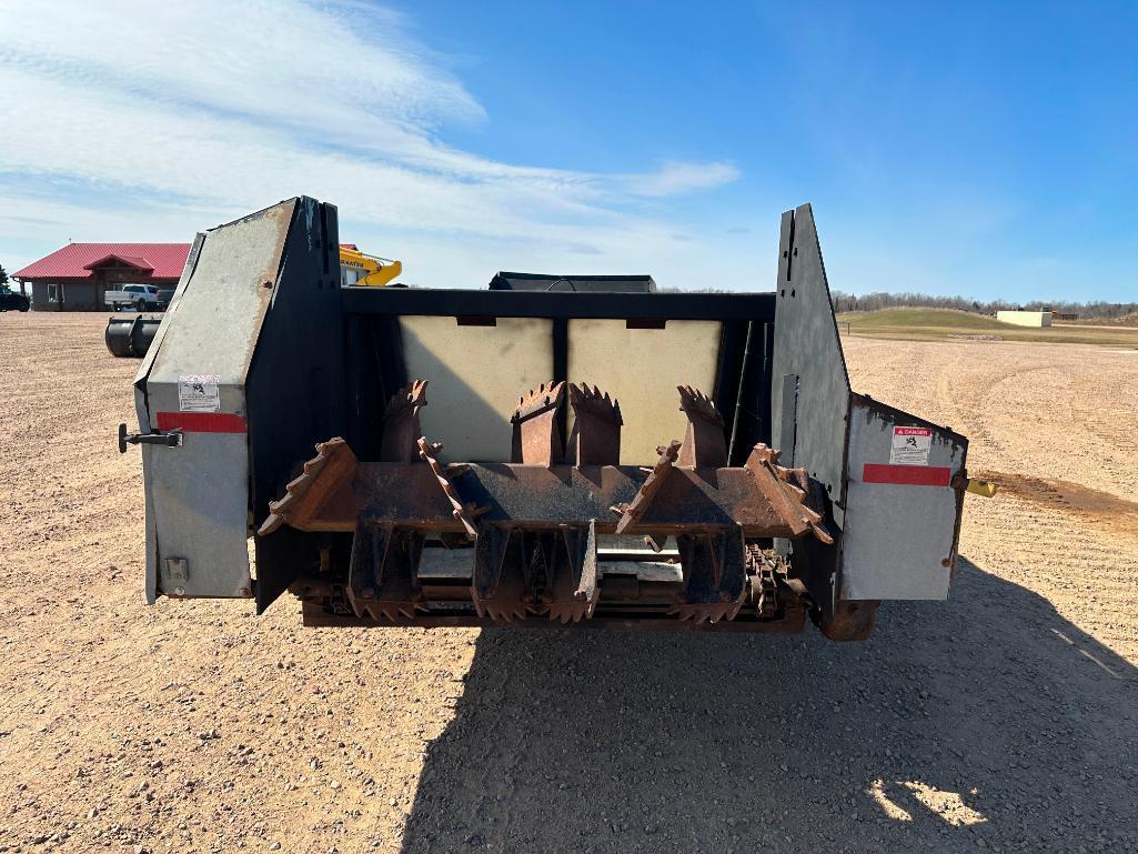 2007 Meyer's 3465 tandem axle manure spreader, 21.5L-16.1 tires, hyd end gate, double chain, 1000