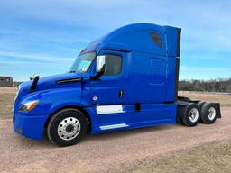 (TITLE) 2020 Freightliner Cascadia 126 sleeper cab truck tractor, tandem axle, Detroit DD15 @ 505hp