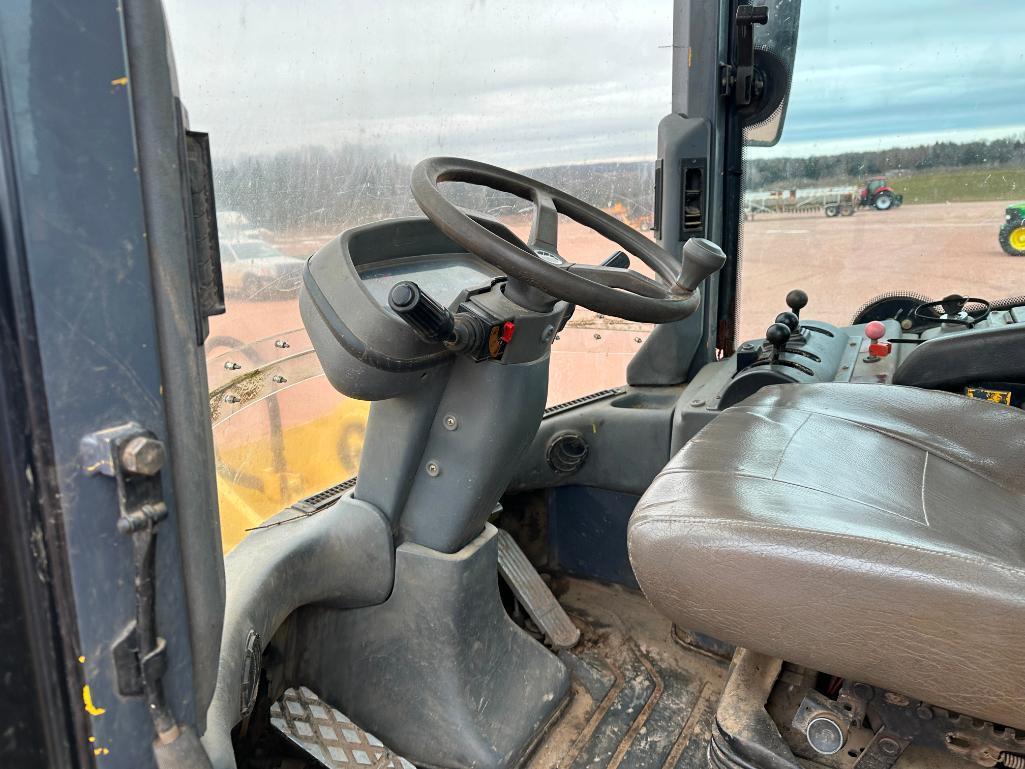 2001 New Holland LW170 wheel loader, cab w/heat, 20.5x25 tires, 4-spd powershift trans, 3rd valve,