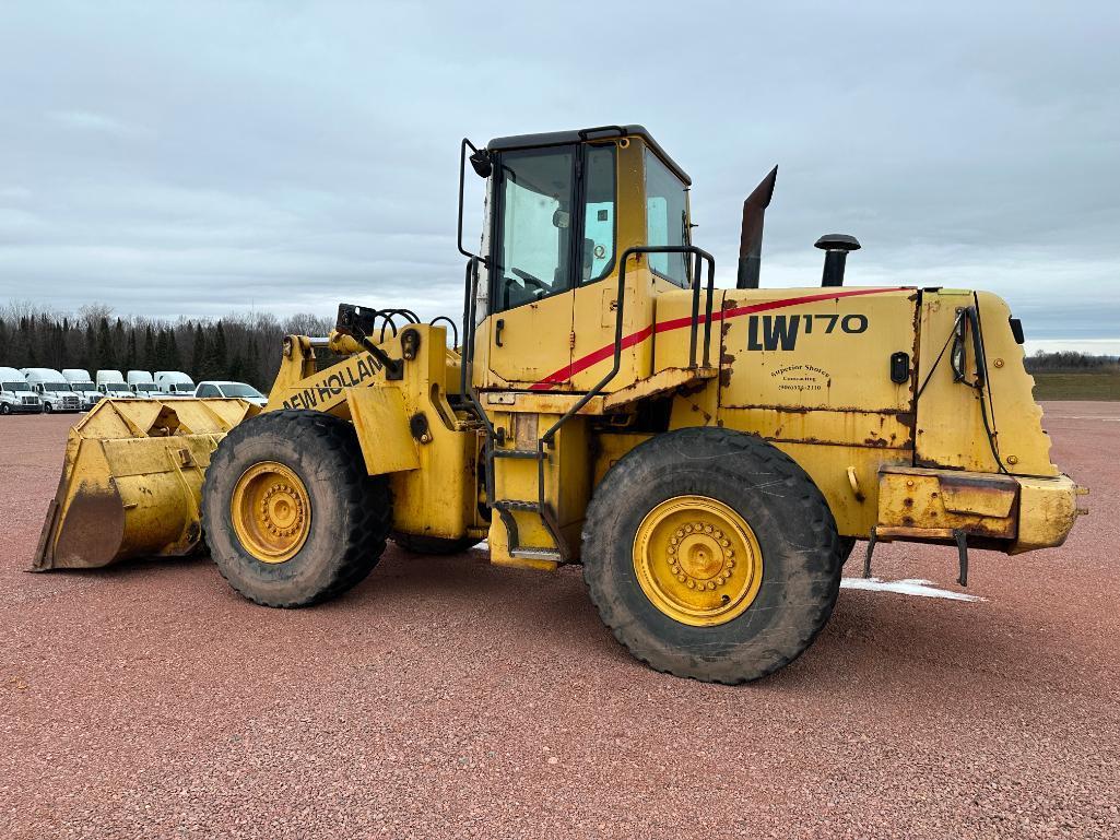 2001 New Holland LW170 wheel loader, cab w/heat, 20.5x25 tires, 4-spd powershift trans, 3rd valve,