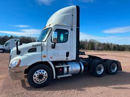 (TITLE) 2017 Freightliner Cascadia 113 day cab truck tractor, tandem axle, Detroit DD13 525hp diesel