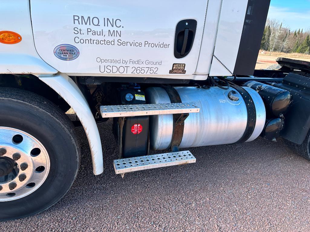 (TITLE) 2017 Freightliner Cascadia 113 day cab truck tractor, tandem axle, Detroit DD13 525hp diesel