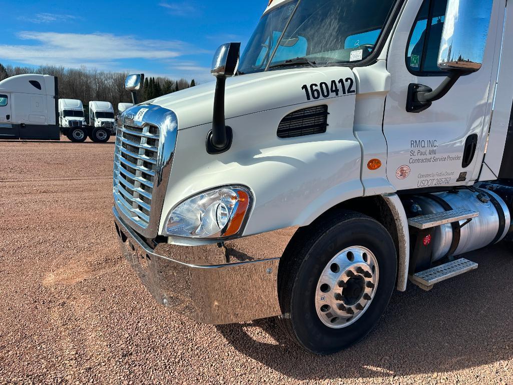 (TITLE) 2017 Freightliner Cascadia 113 day cab truck tractor, tandem axle, Detroit DD13 525hp diesel