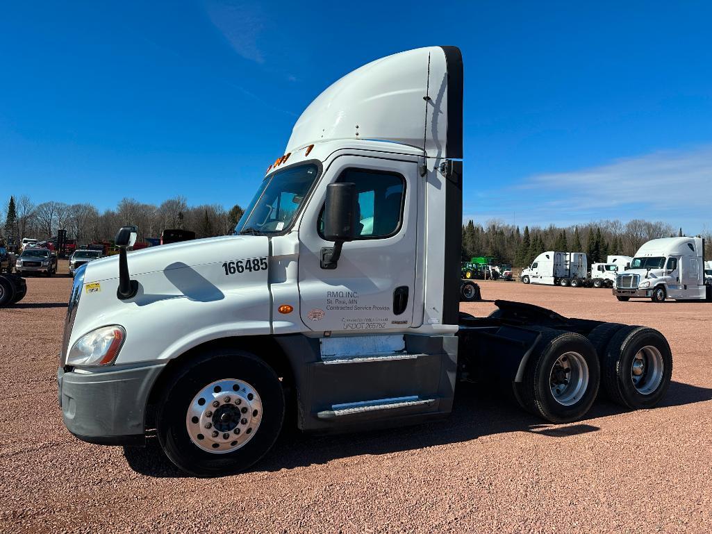 (TITLE) 2015 Freightliner Cascadia Evolution 125 day cab truck tractor, tandem axle, Detroit DD15AT