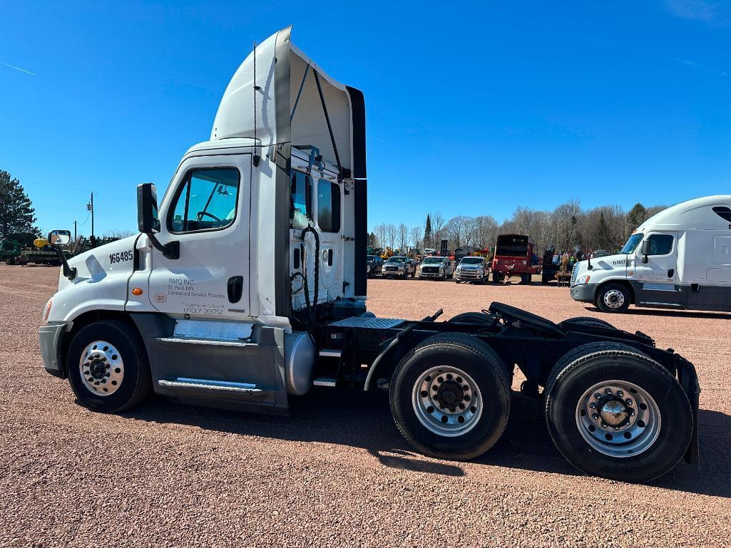 (TITLE) 2015 Freightliner Cascadia Evolution 125 day cab truck tractor, tandem axle, Detroit DD15AT