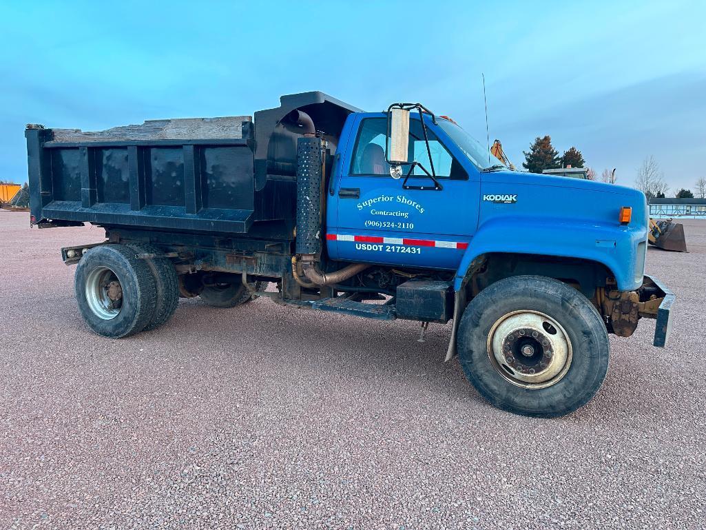 (TITLE) 1995 Chevy Kodiak single axle dump truck, Cat 3116 @215 hp diesel engine, auto trans, steel