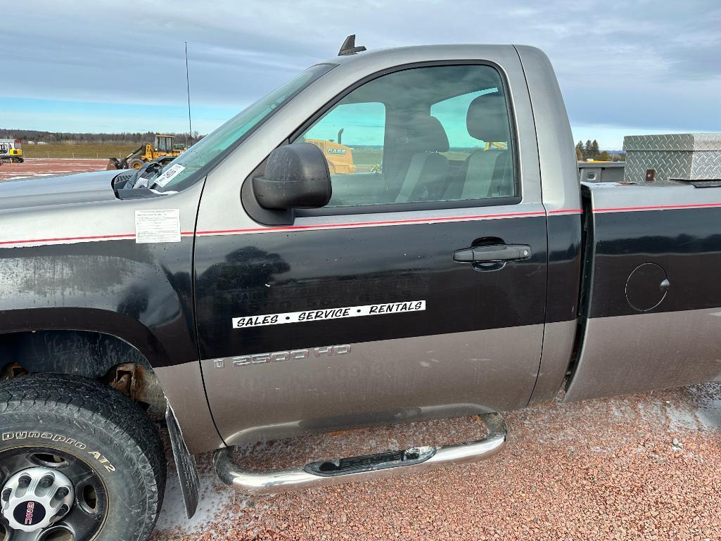 (TITLE) 2007 GMC 2500 HD pick up truck, 2x4, reg cab, long box, 6.0L gas engine, auto trans, tool