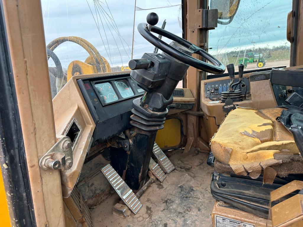 1997 Cat IT38F wheel loader, cab w/heat, 20.5x25 tires, 4-speed powershift trans, quick coupler