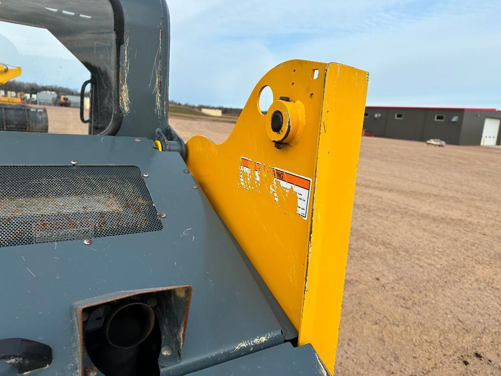 2018 Gehl R105 skid steer, OROPS, aux hyds, Yanmar diesel engine, T-bar controls, 27x8.5-15 tires,