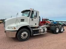 (TITLE) 2009 Mack CXU613 day cab truck tractor, tandem axle, Mack MP8 @ 338hp diesel engine, 10-spd