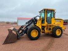 1998 John Deere TC44H wheel loader, cab w/AC, 17.5x25 tires, 4-spd powershift trans, Ride Control,