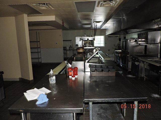 5400 +/- sf restaruant with kitchen equipment and seating on 3.28 in Peoria, IL