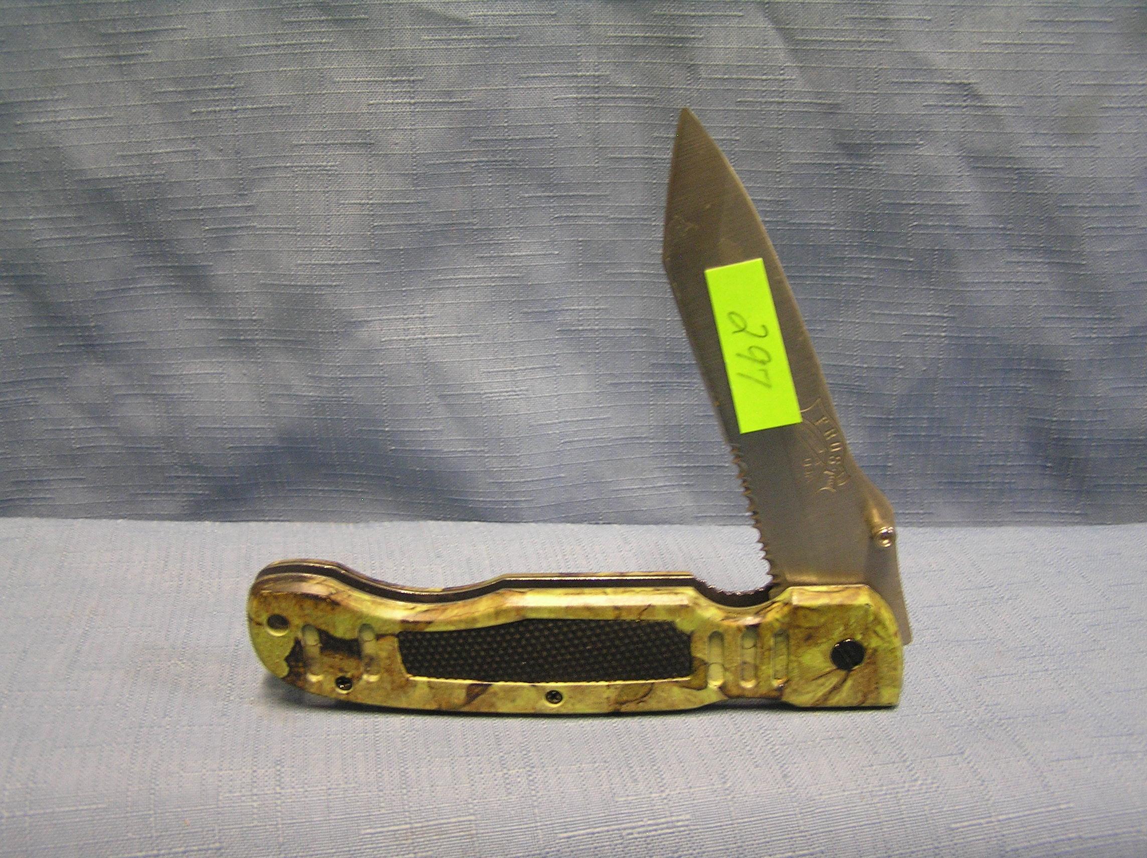 Camo pocket knife by Frost Cutlery