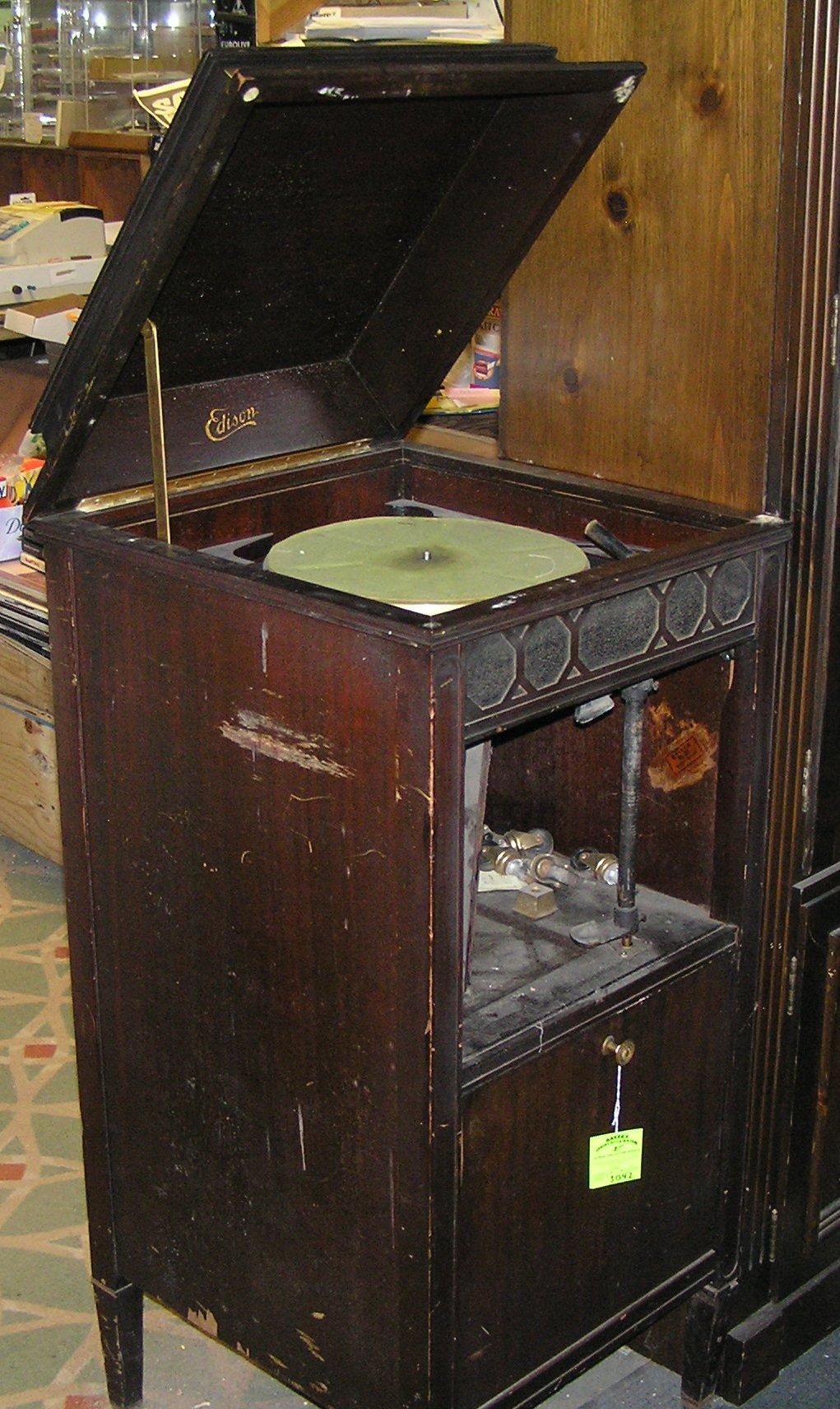 Thomas Edison diamond disk phonograph