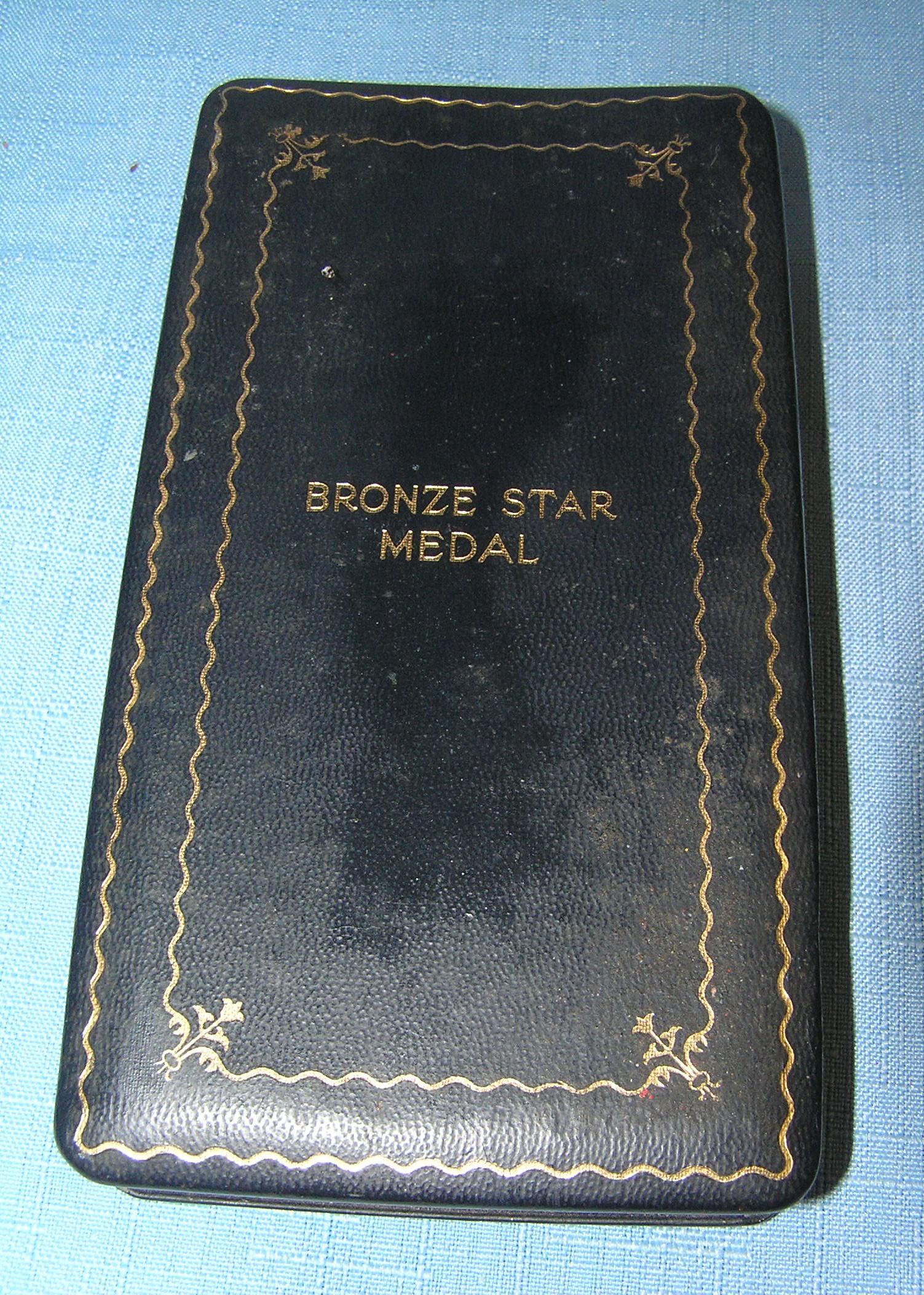 US bronze star cased medal, ribbon, bar and brooch