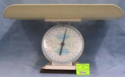 Vintage baby scale 30 pound capacity