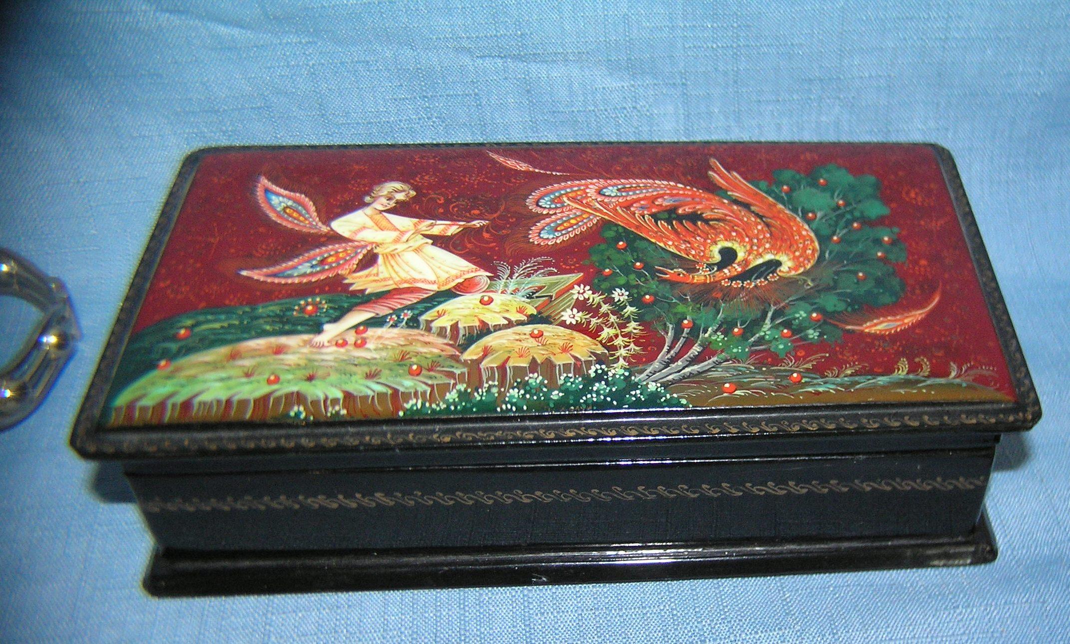 Great artist signed Russian hand painted laquer box