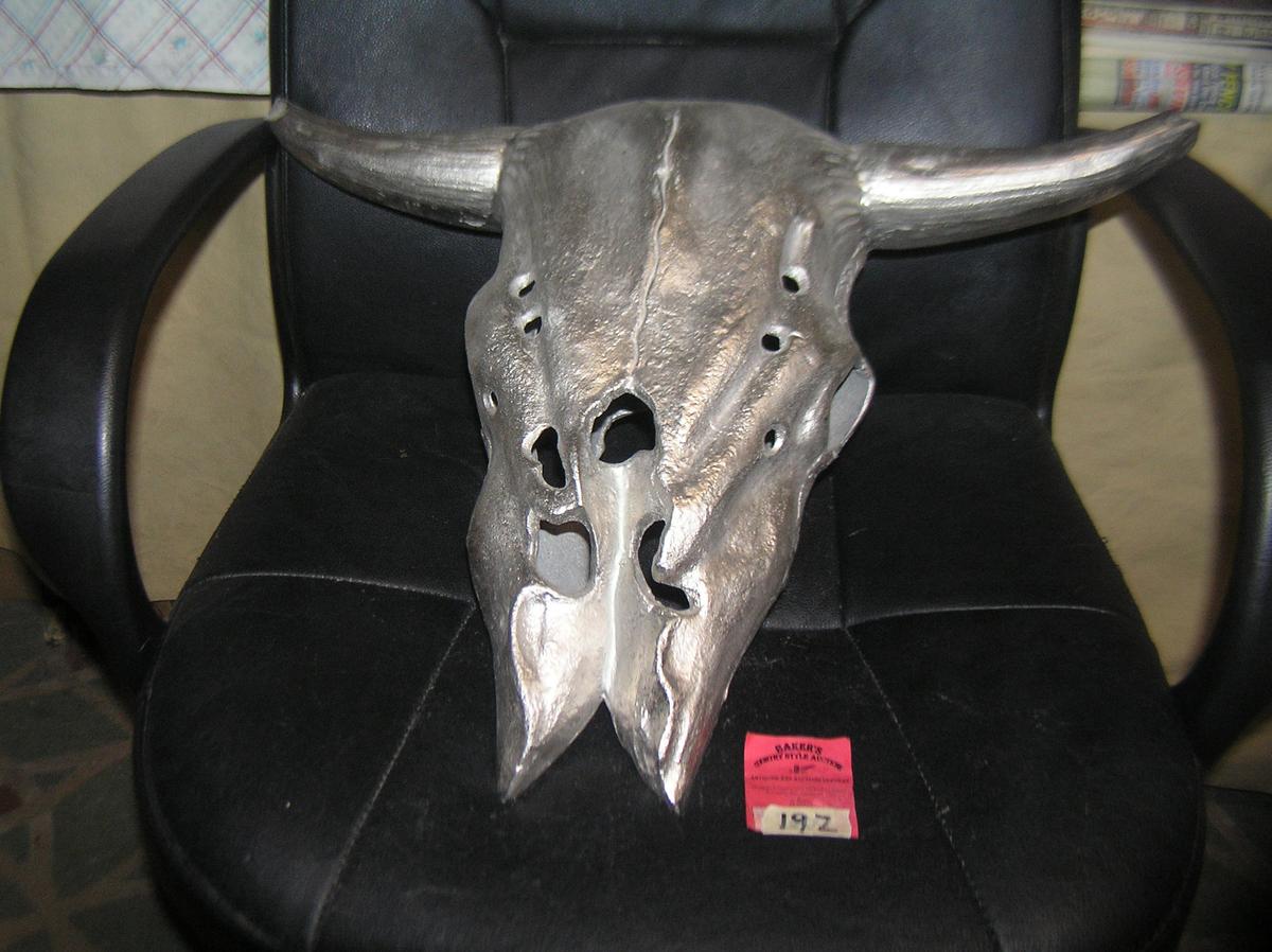 Heavy cast metal steer head wall display piece
