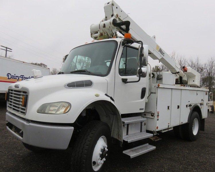 2005 Freightliner M2 Bucket Truck