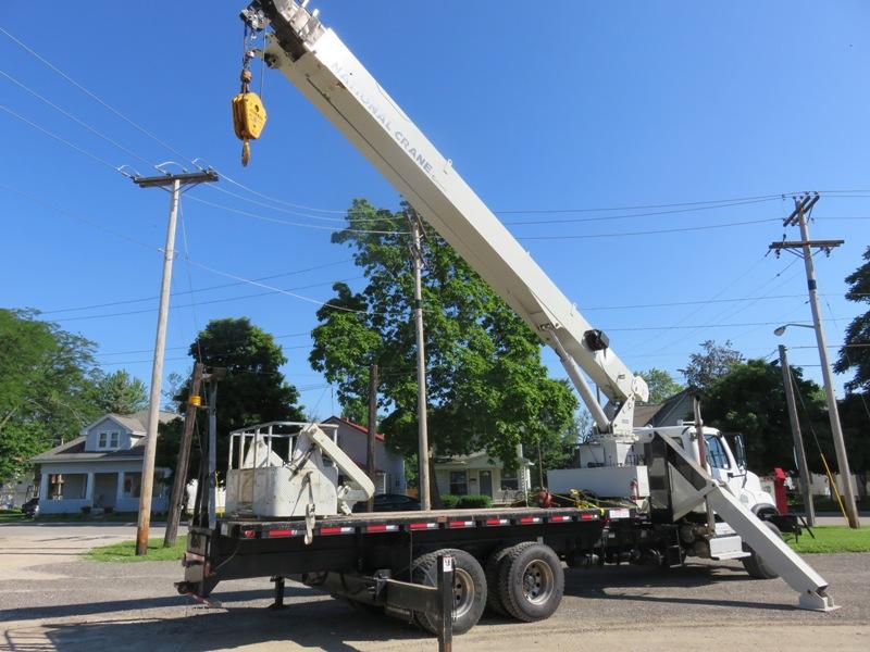 2012 Freightliner M2 154' Crane