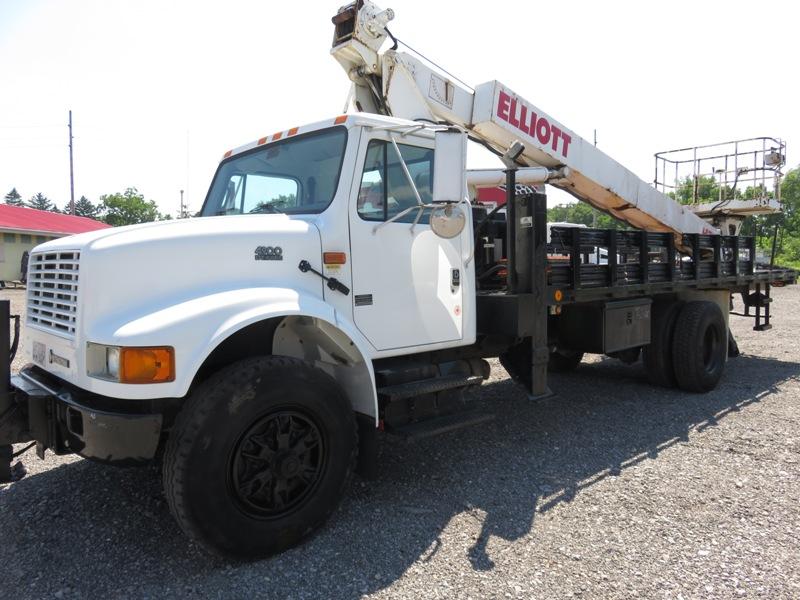 2001 International 4900 Bucket Truck