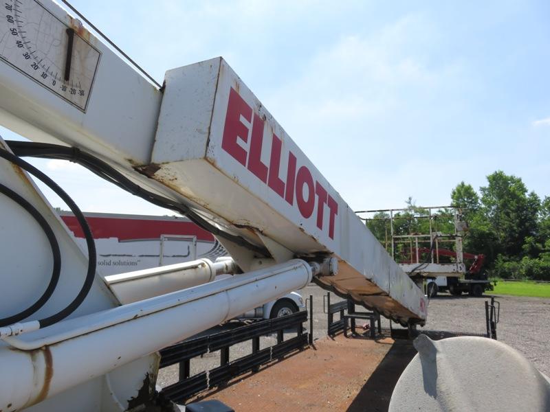 2001 International 4900 Bucket Truck