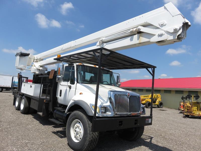 2004 International 100' Elevator Bucket Truck