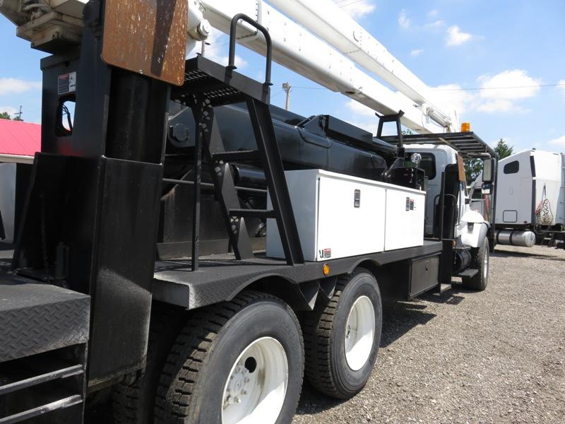 2004 International 100' Elevator Bucket Truck