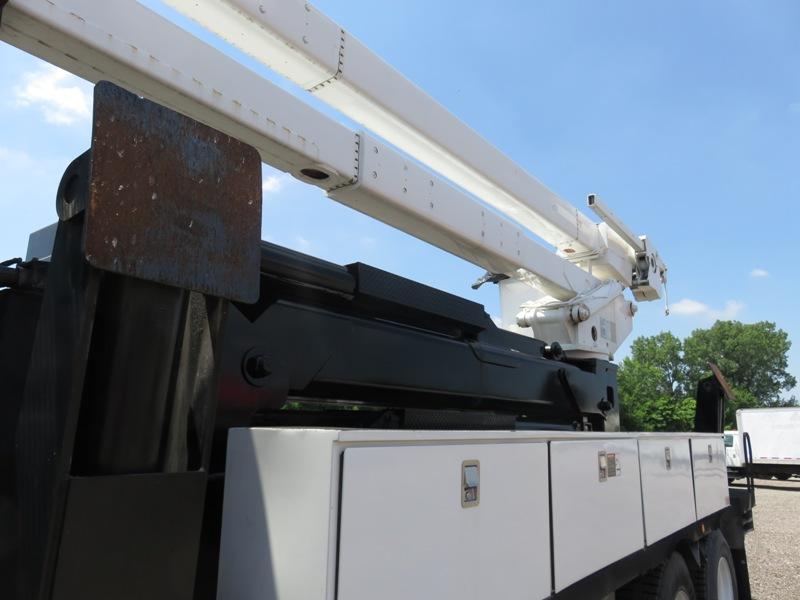 2004 International 100' Elevator Bucket Truck