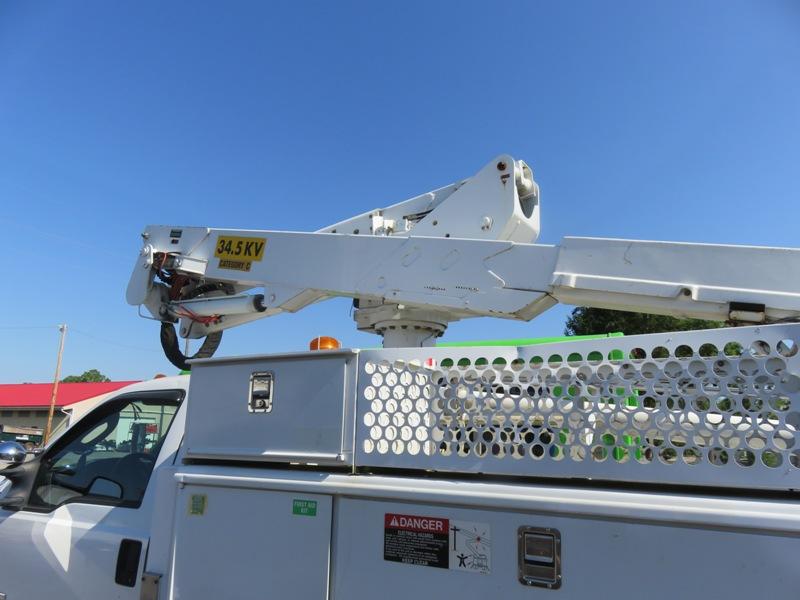 2006 Ford F550 Bucket Truck