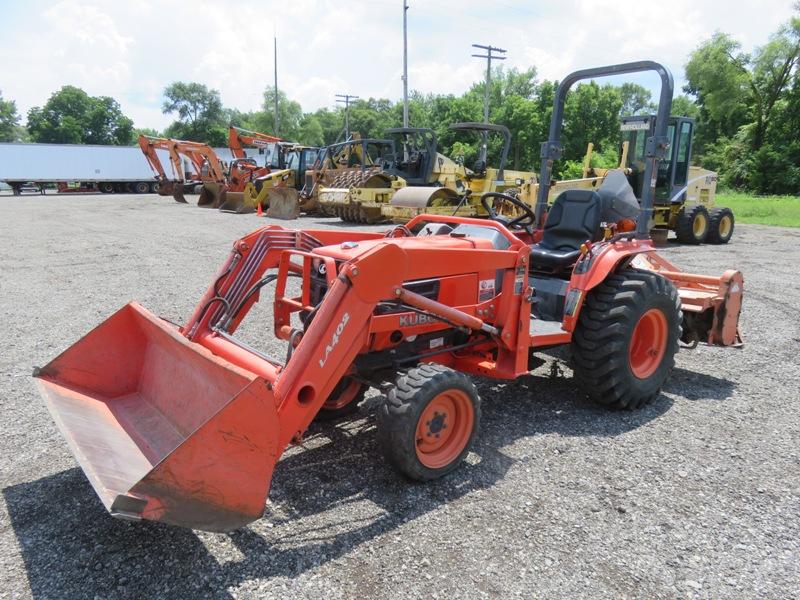 2009 Kubota B7800 Tractor w/ Loader