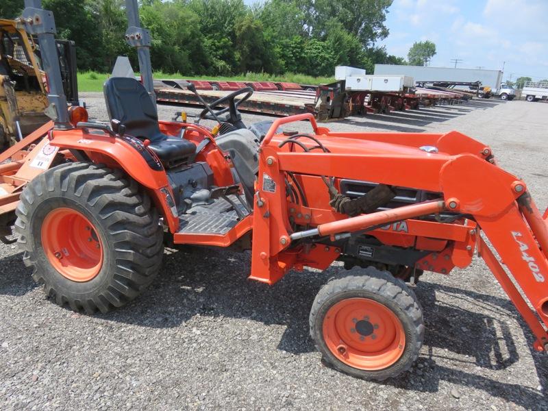 2009 Kubota B7800 Tractor w/ Loader