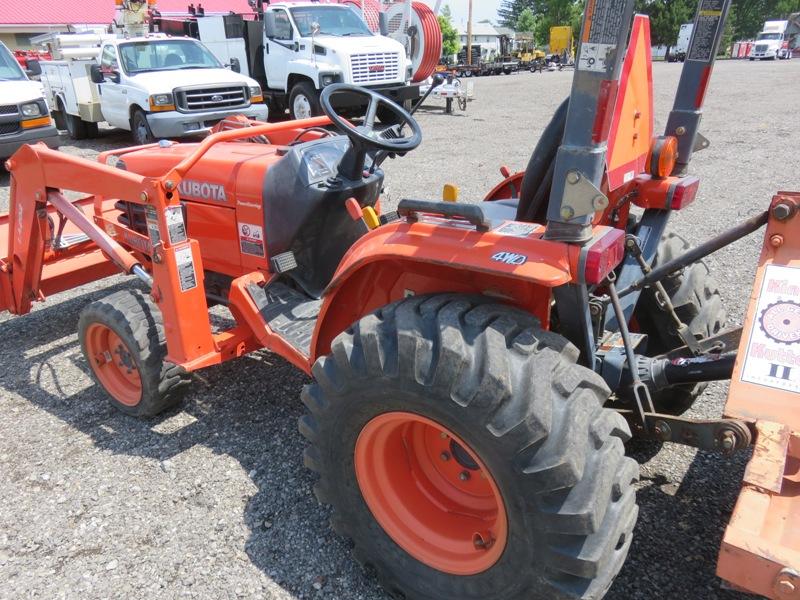 2009 Kubota B7800 Tractor w/ Loader