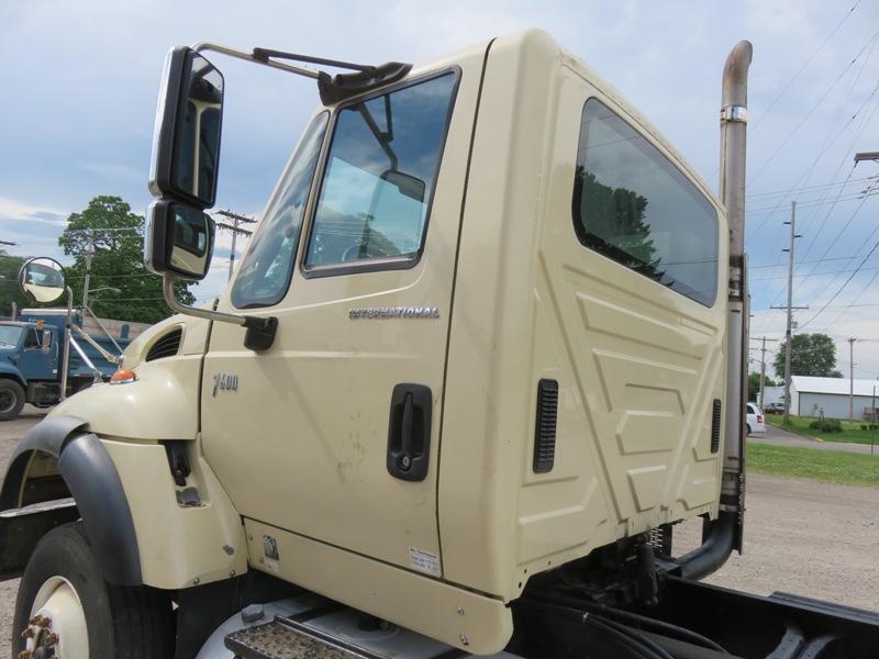 2003 International 7600 Cab & Chassis