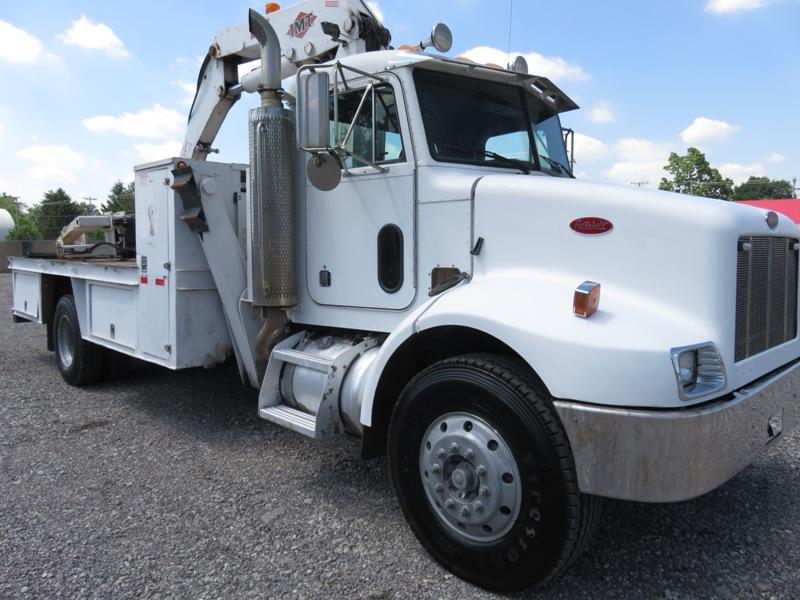 2003 Peterbilt 330 Tire Crane